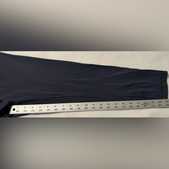 Lululemon Athletica Women’s Gray Leggings Size 6-8 - Picture 4 of 6